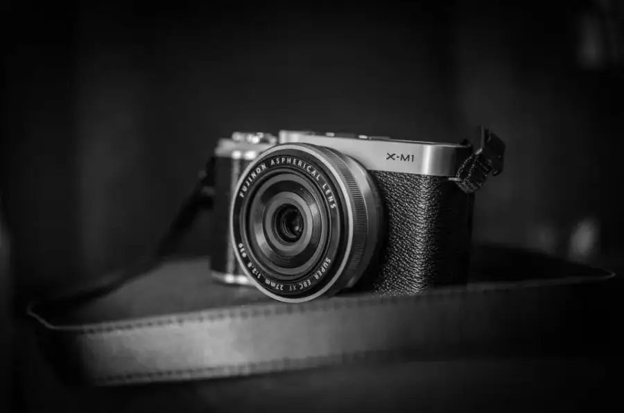 Aurora M10 Mirrorless Camera (Kit)